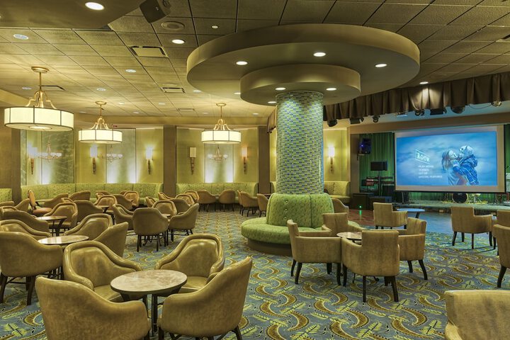 Lounge 31 of 42