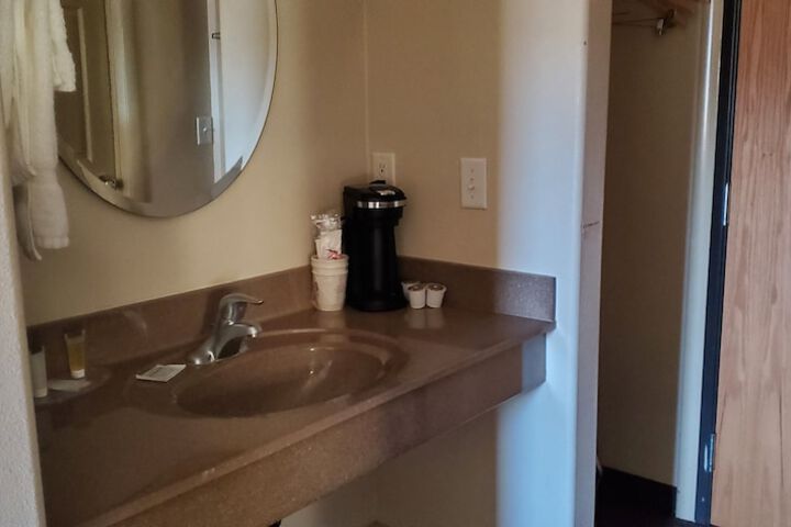 Room 6 of 17