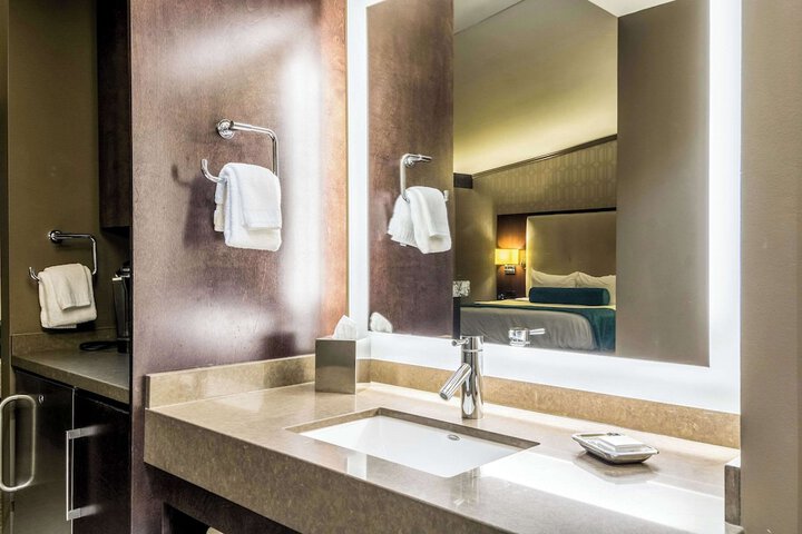 Oasis Hotel & Convention Center an Ascend Collection Hotel