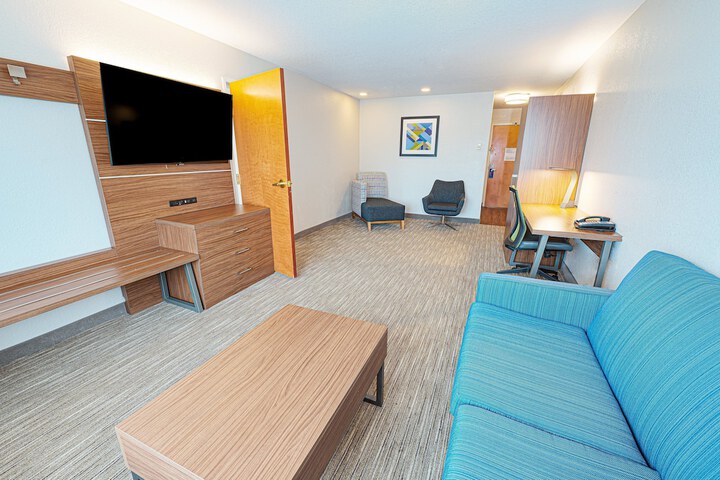 Room 8 of 33