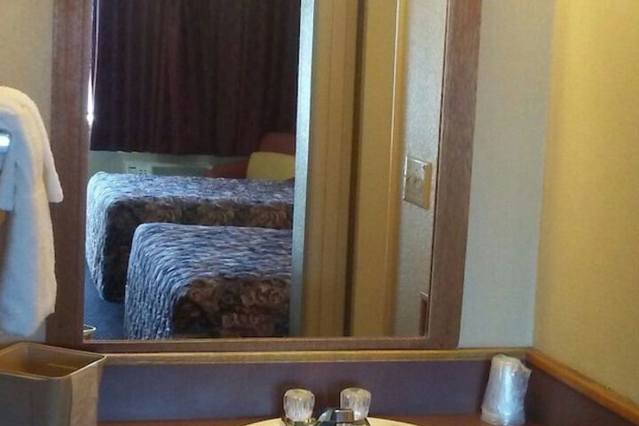 Room 15 of 33