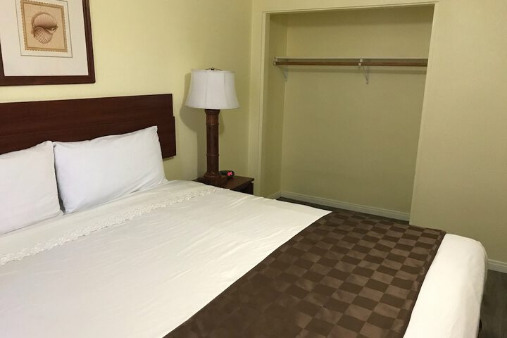 Europa Inn & Suites