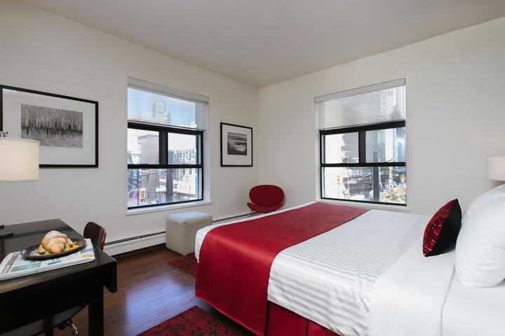 Room 4 of 32
