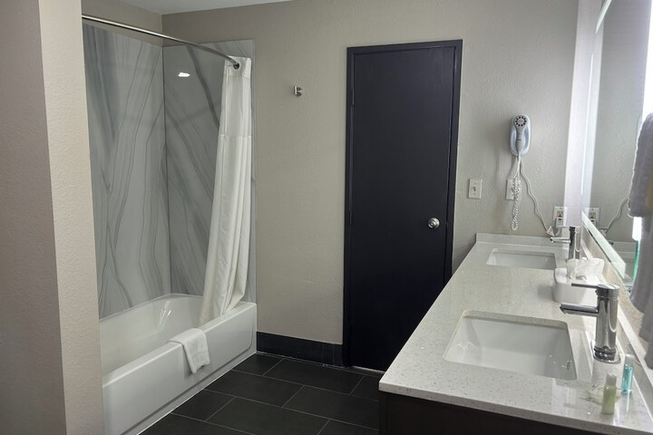 Room 28 of 49