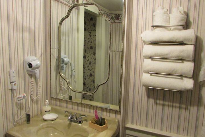Room 76 of 137