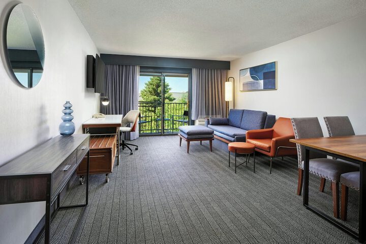 Room 43 of 59