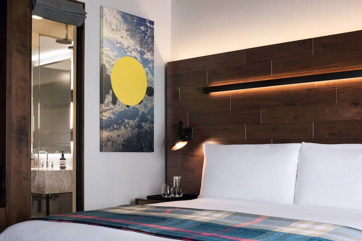 Room 42 of 102