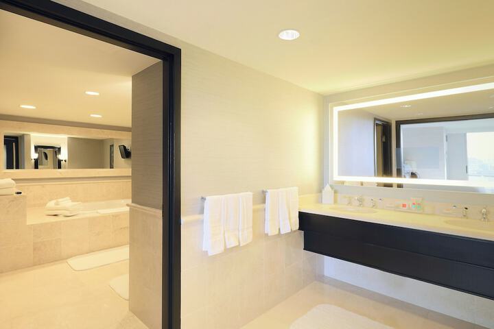 Loews Miami Beach Hotel – South Beach