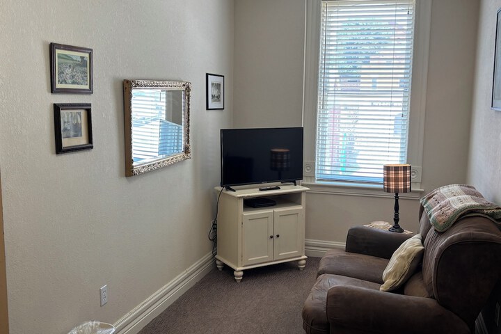 Hermann Crown Suites