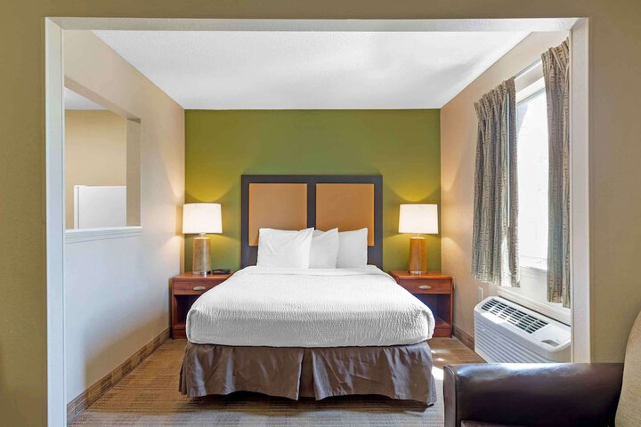 Room 27 of 27