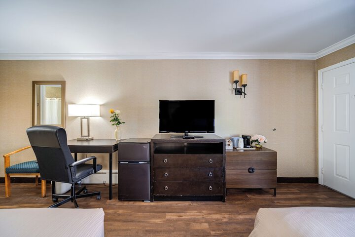 Room 13 of 18