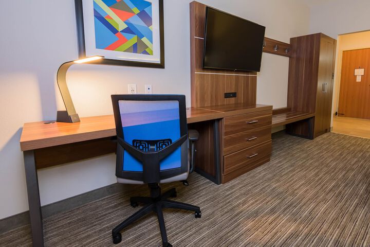 Room 13 of 36