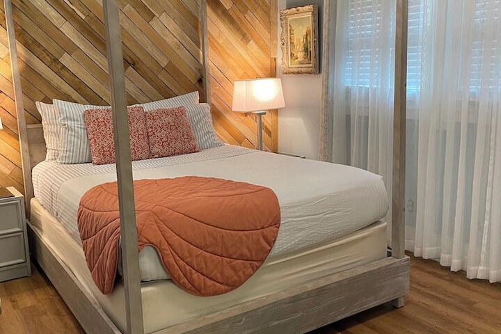 Room 22 of 100