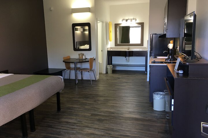 Room 12 of 24