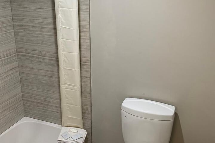 Room 17 of 37