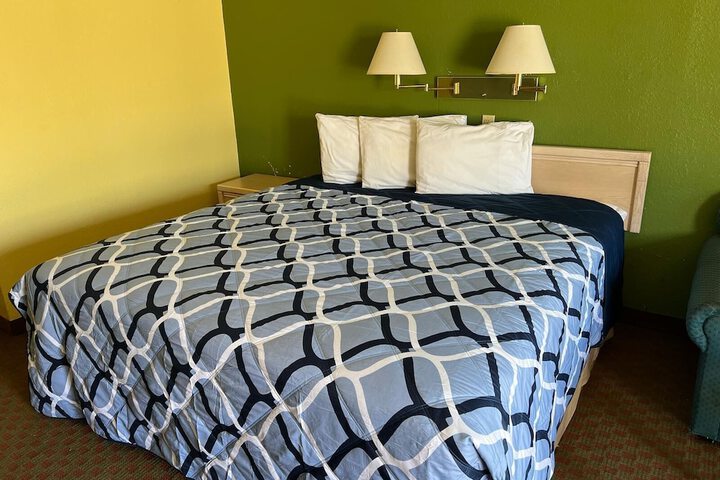 Room 15 of 16
