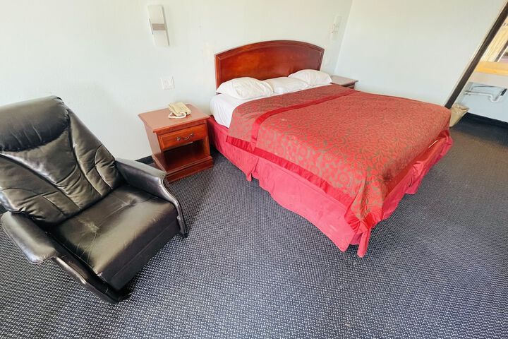 Room 12 of 14