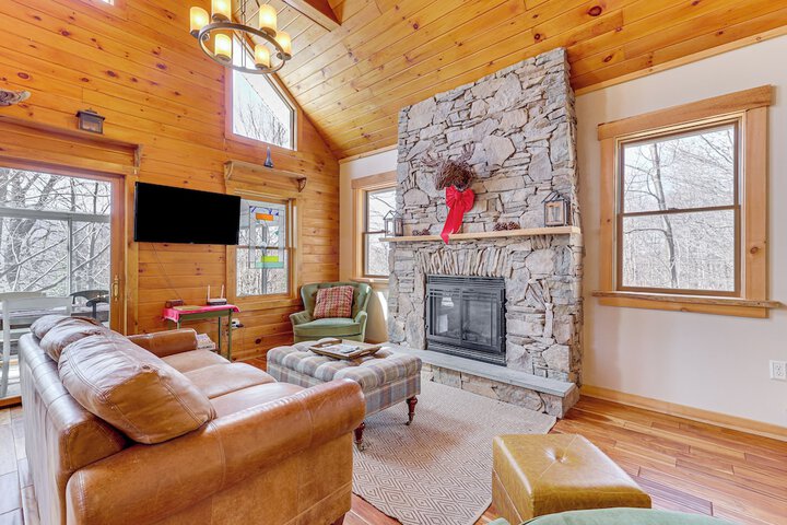 Jeffersonville Home w / Deck Near Hiking & Climbing