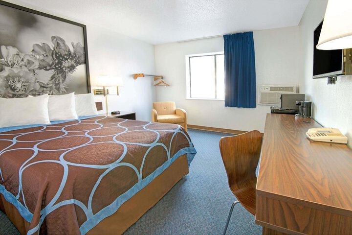 Room 8 of 13