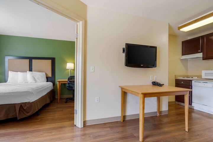 Room 34 of 40