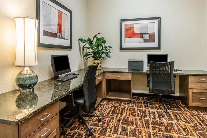 Business Center 26 of 26