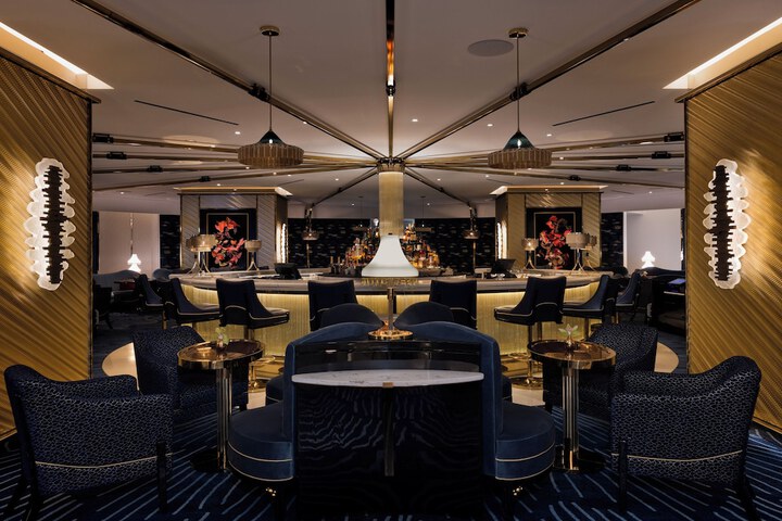 Lounge 140 of 182