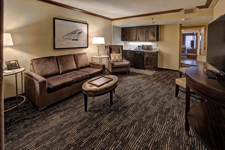 DoubleTree by Hilton Hotel Decatur Riverfront