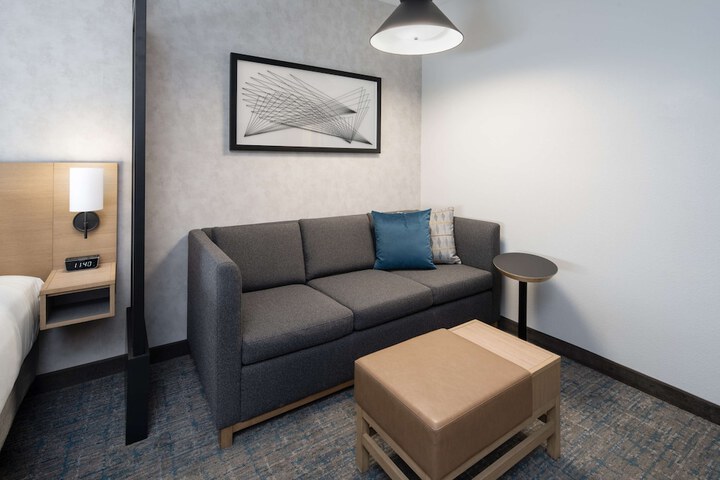 Room 17 of 34