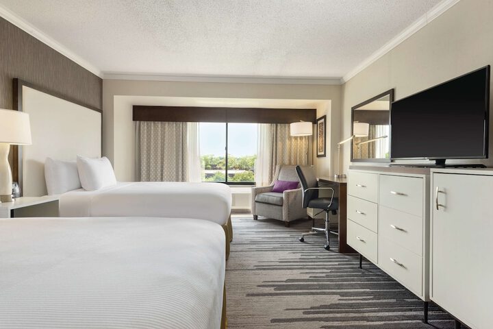 DoubleTree by Hilton Milwaukee - Brookfield