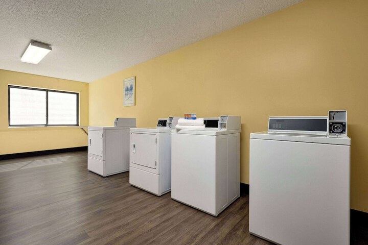 Days Inn by Wyndham Carbondale