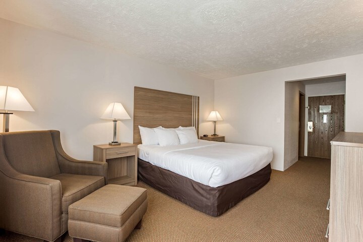 Room 17 of 32