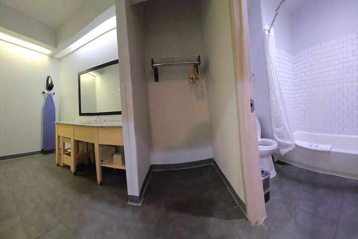 Room 17 of 44