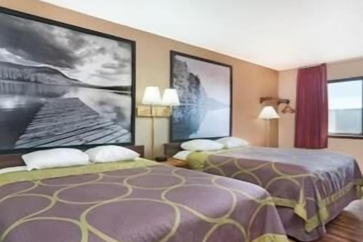 Room 13 of 16