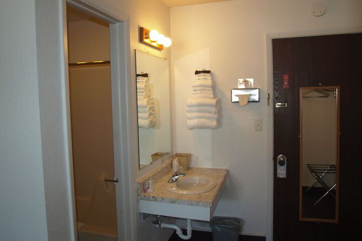 Yellowstone River Inn