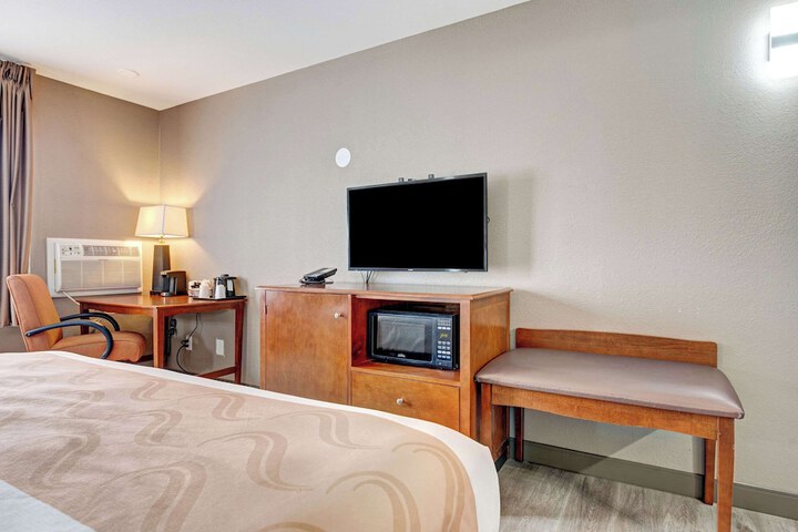 Room 30 of 46