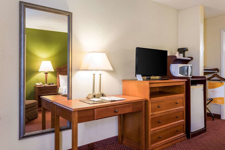 Room 25 of 33