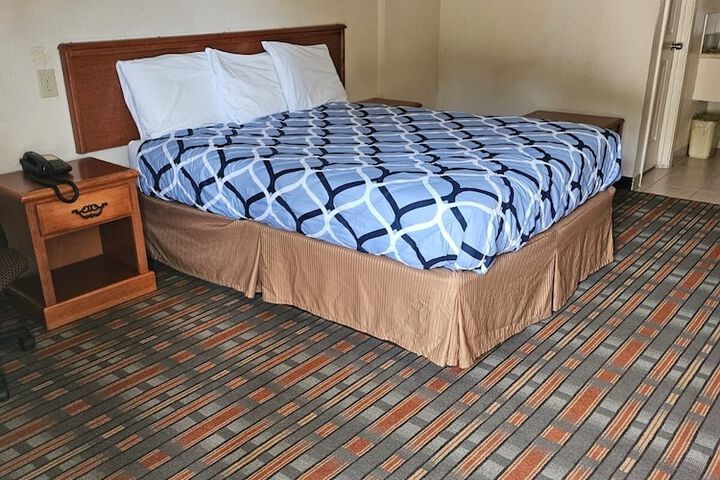 Room 17 of 19
