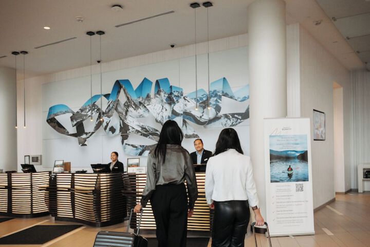 Calgary Airport Marriott In-Terminal Hotel
