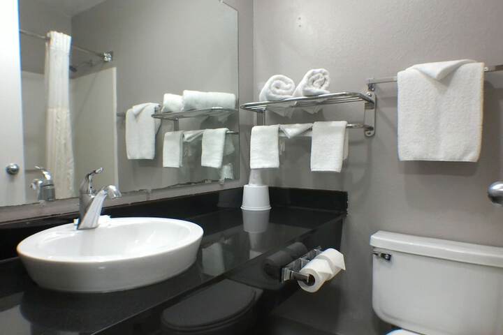 Room 34 of 48