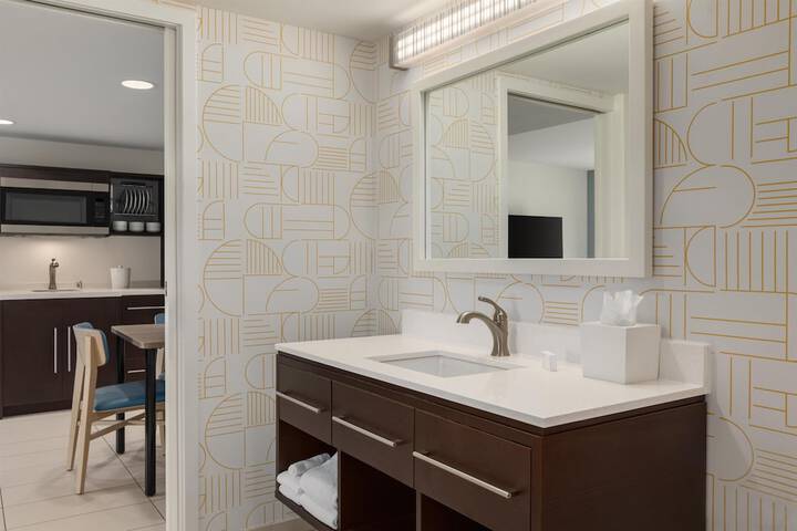 Home2 Suites by Hilton Bowling Green Hotel