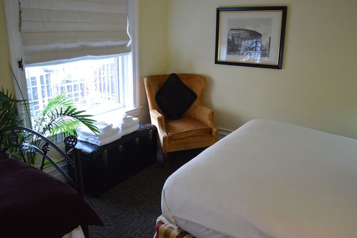 Room 30 of 48