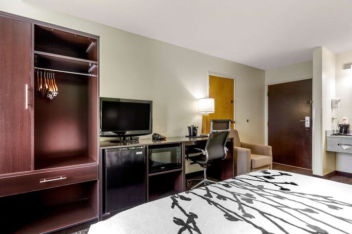 Room 14 of 37