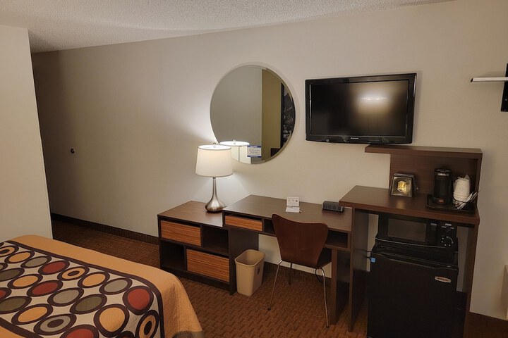 Room 27 of 41