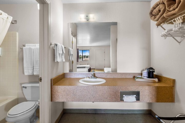Rodeway Inn Copper Stay Benson AZ I-10 Exit 304