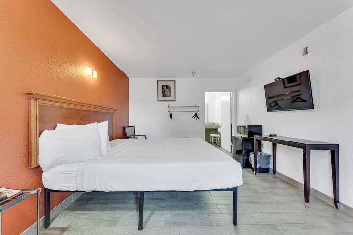Room 10 of 42