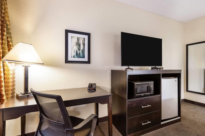 Baymont by Wyndham Janesville