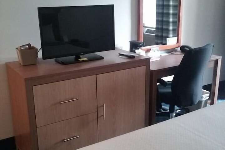 Room 4 of 18