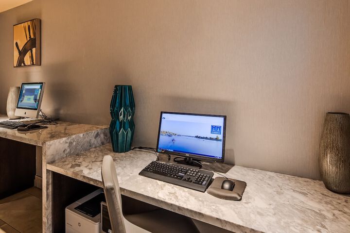 Executive Inn & Suites Embarcadero Cove