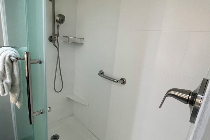 Room 6 of 14