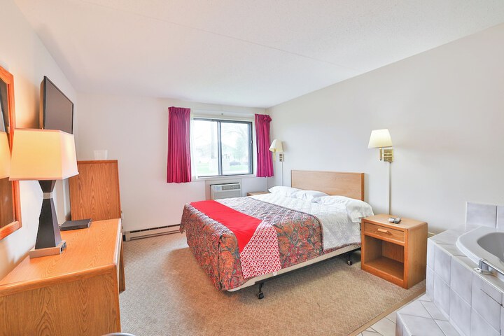 OYO Hotel Pipestone MN Canterbury Park